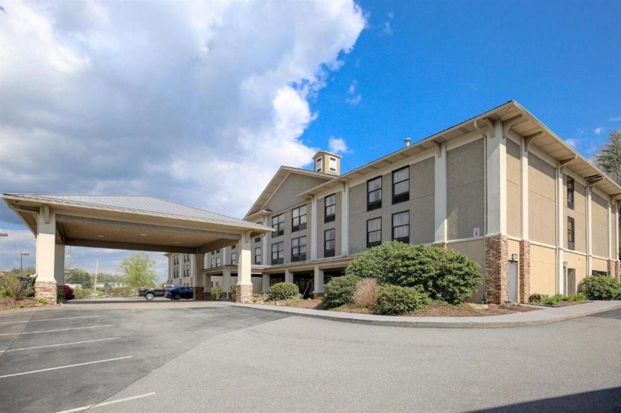 Quality Inn & Suites Boone - University Area Exterior photo