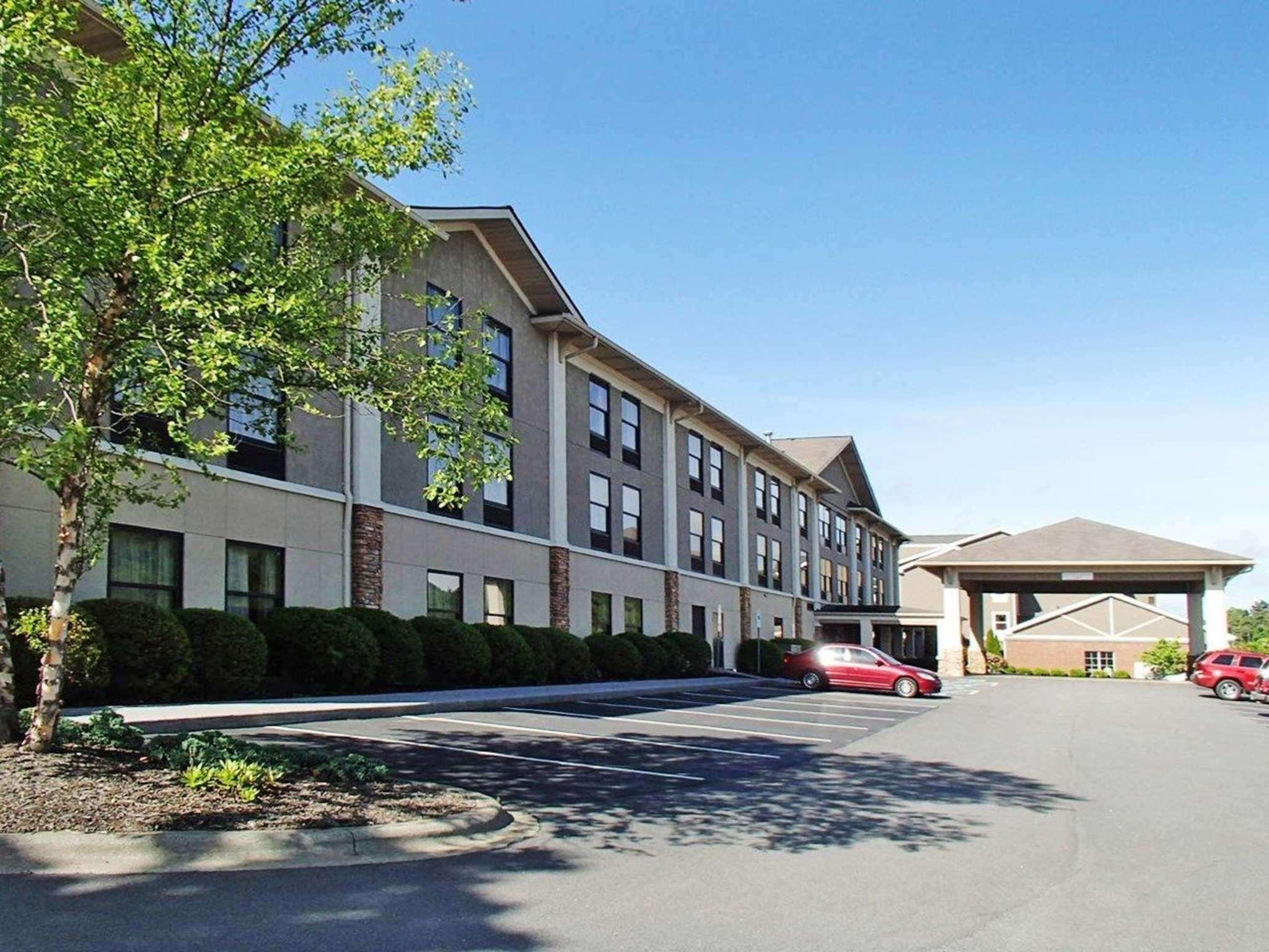 Quality Inn & Suites Boone - University Area Exterior photo