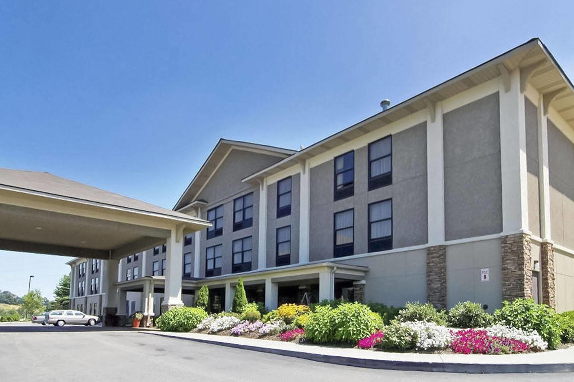 Quality Inn & Suites Boone - University Area Exterior photo